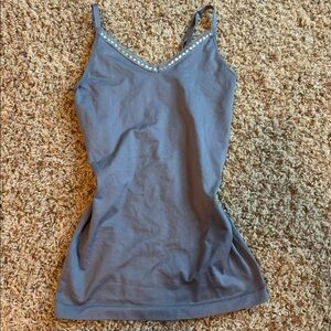 gray tank top